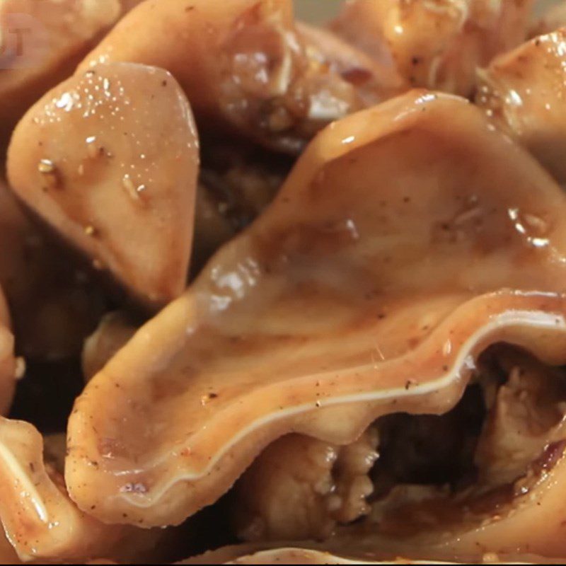 Step 4 Marinate the ingredients Pork ear coconut water