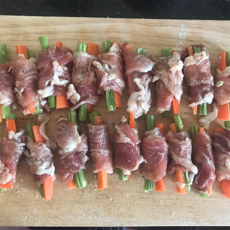 Step 2 Marinate the ingredients Fried vegetable pork rolls