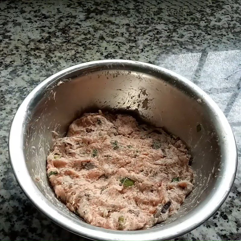 Step 2 Mix the filling for steamed stuffed squash