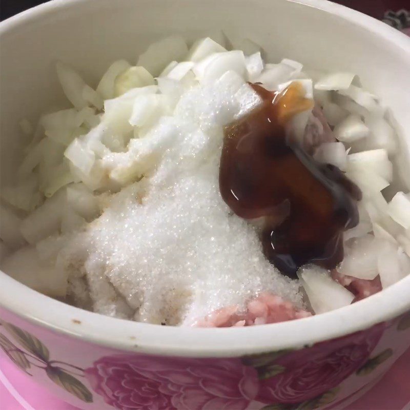 Step 1 Marinate the meat filling for Pateso cake using an air fryer