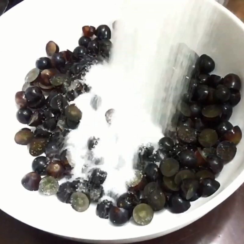 Step 2 Marinate grapes with sugar Grape syrup