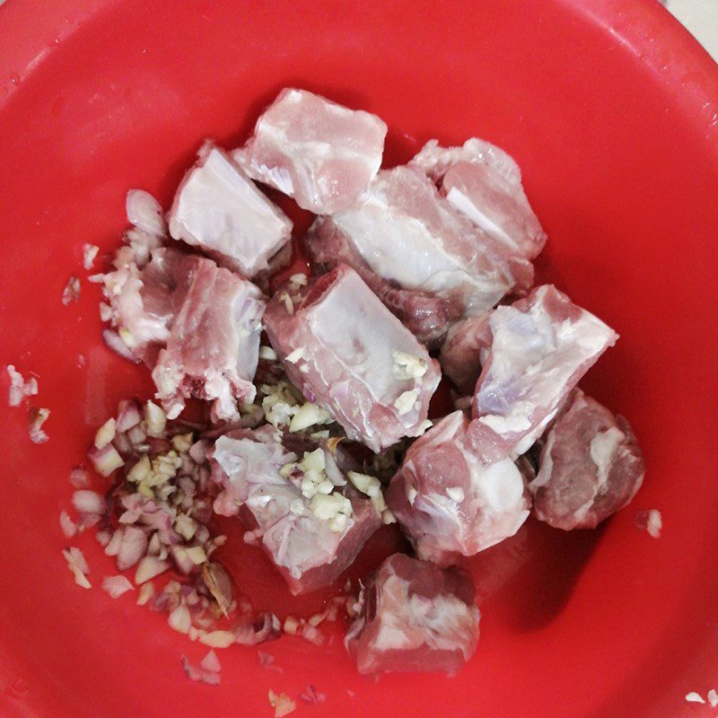 Step 2 Marinate the ribs for Five-spice Grilled Ribs using an air fryer