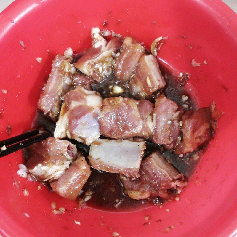 Step 2 Marinate the ribs Grilled five-spice ribs using an air fryer