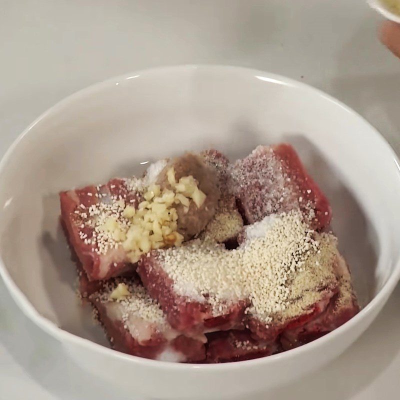 Step 3 Marinate the ribs with spices Braised ribs with tofu