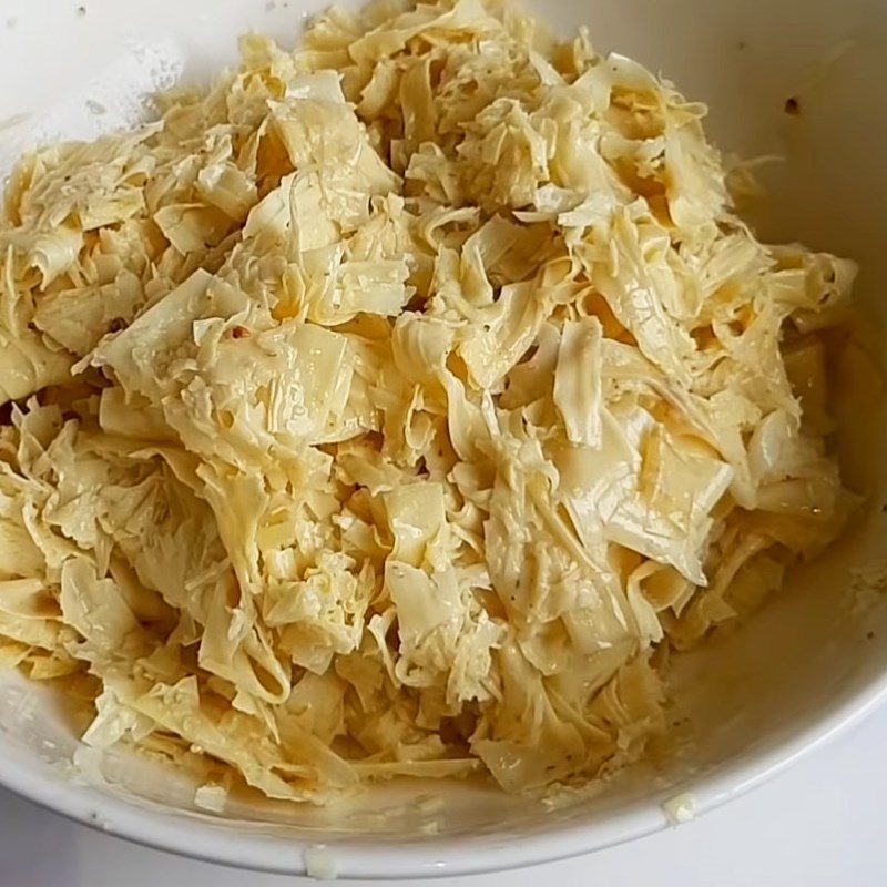 Step 4 Marinating tofu skin Fresh tofu sausage