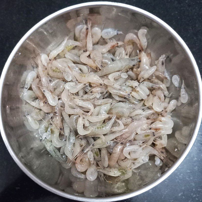 Step 2 Marinate the shrimp for Sweet Mustard Greens Soup with Fresh Shrimp