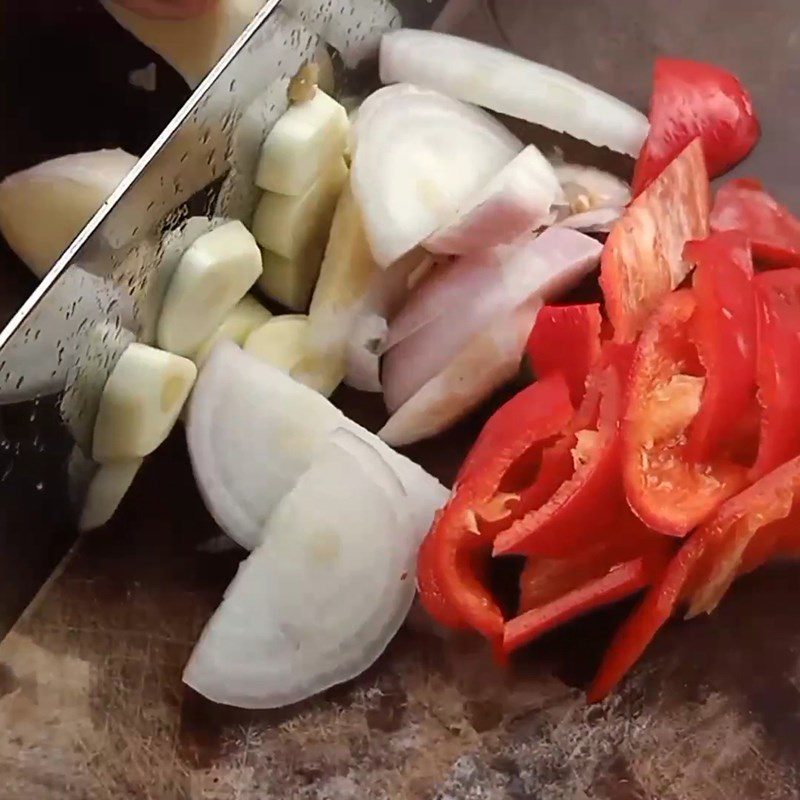 Step 3 Marinating the meat Stewed pork with quail eggs