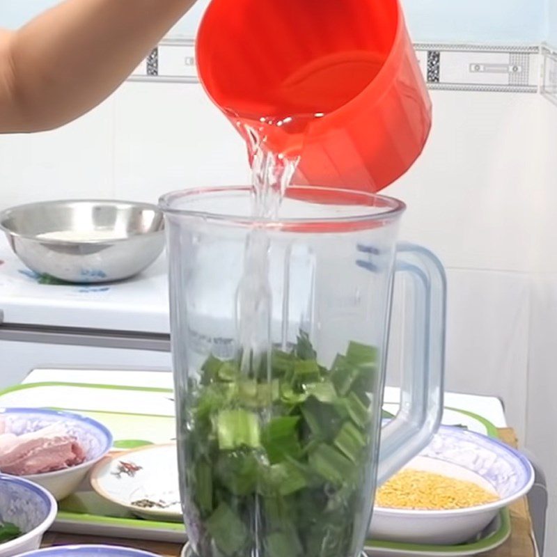 Step 1 Soak the sticky rice with pandan leaf water salty rice dumplings from the Mekong Delta