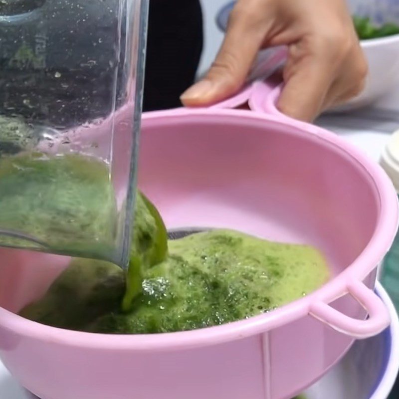 Step 1 Soak the sticky rice with pandan leaf water salty rice dumplings from the Mekong Delta