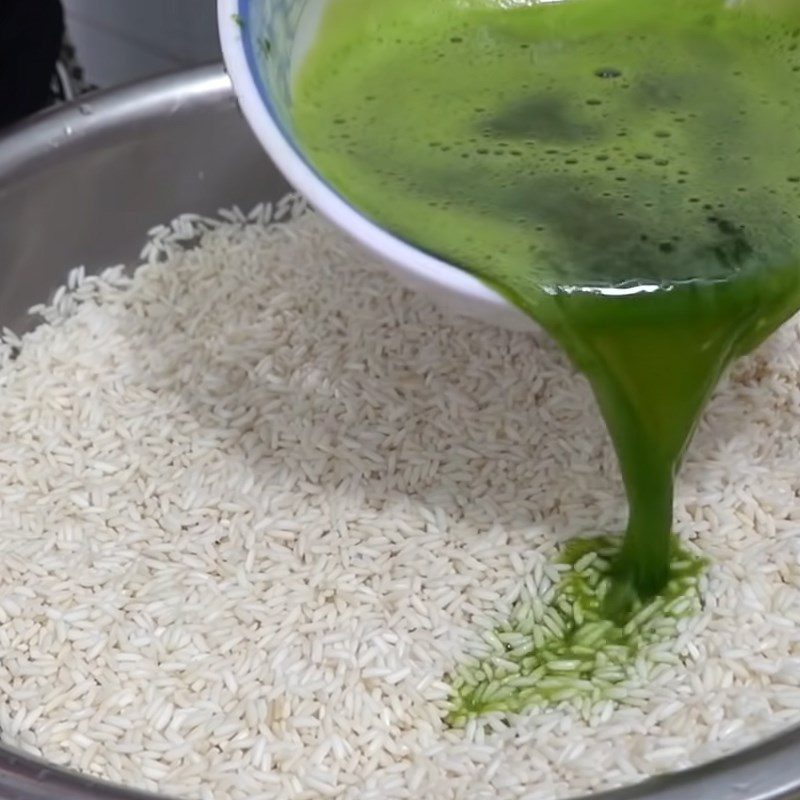 Step 1 Soak the sticky rice with pandan leaf water salty rice dumplings from the Mekong Delta