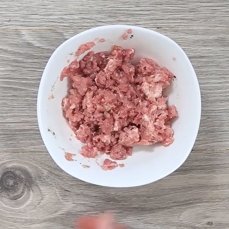 Step 1 Marinate the meat Stir-fried Minced Meat with Lemongrass and Chili