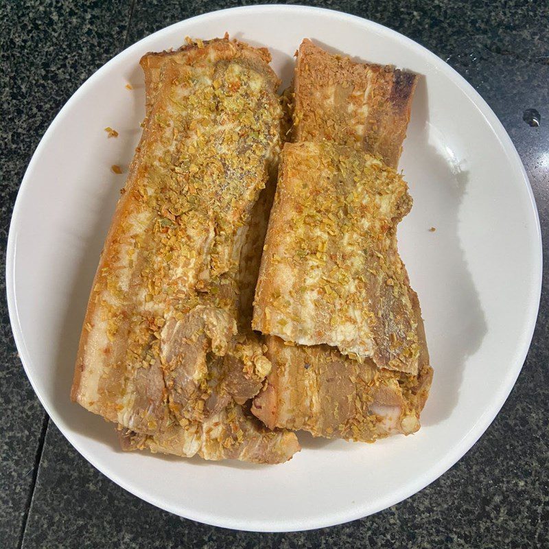 Step 2 Marinating pork belly with lemongrass and chili using an air fryer