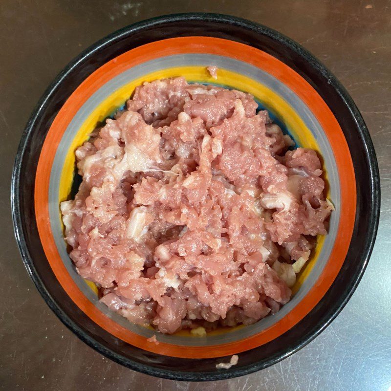 Step 2 Marinate the minced pork for Minced Pork Melon Soup