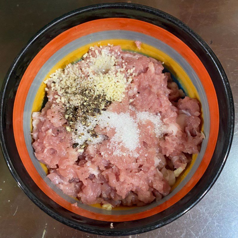 Step 2 Marinate the minced pork for Minced Pork Melon Soup