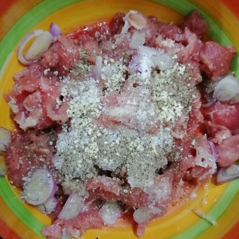 Step 2 Marinate the beef Beef stir-fried with onion and tomato