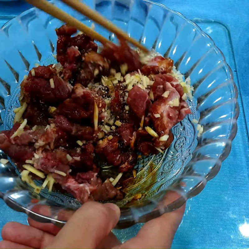 Step 3 Marinate the beef Beef stew with white radish