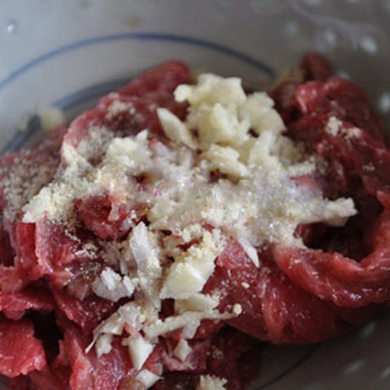 Step 2 Marinate the beef for Beef Betel Leaf Soup