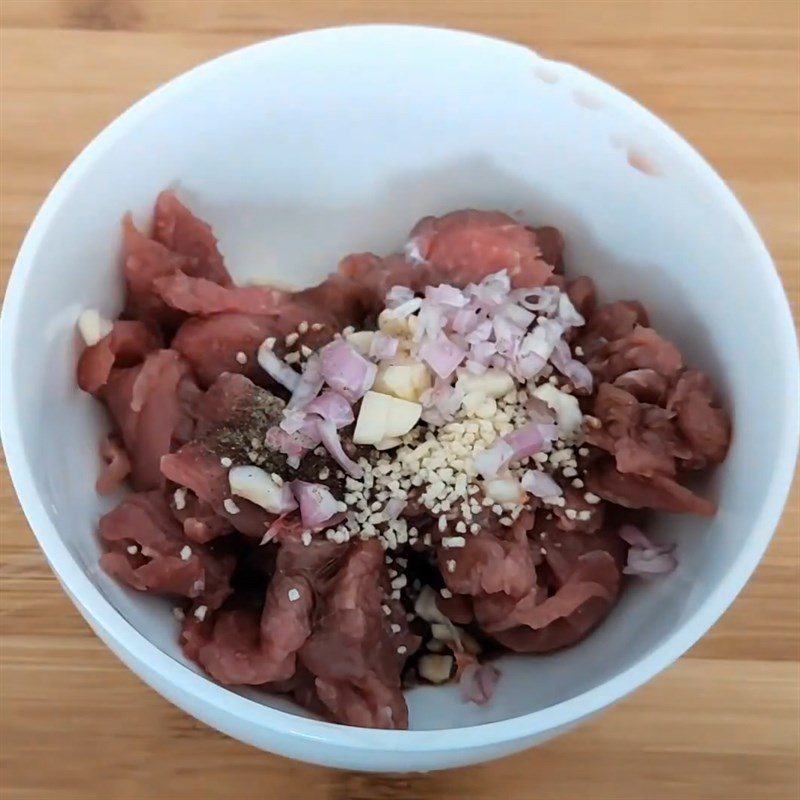 Step 2 Marinating beef Beef stir-fried with pumpkin