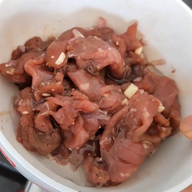 Step 2 Marinating beef Beef stir-fried with pumpkin