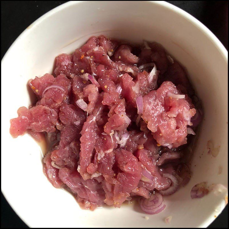 Step 3 Marinate the beef Beef stir-fried with asparagus