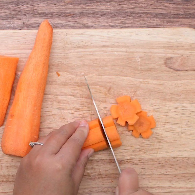 Step 2 Prepare the other ingredients for beef stew with potatoes and carrots