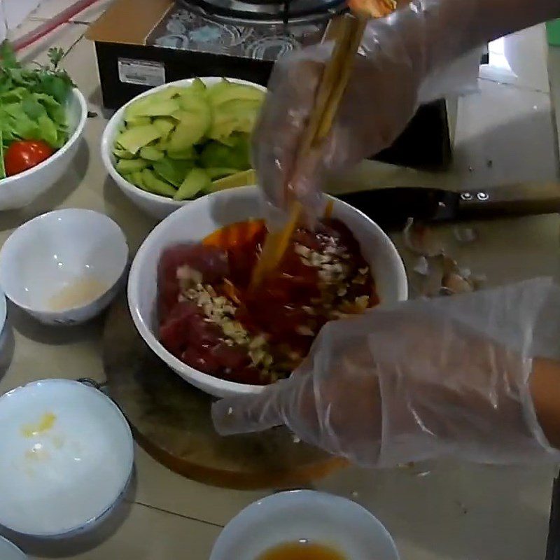 Step 2 Marinate the beef and the avocado Beef stir-fried with avocado