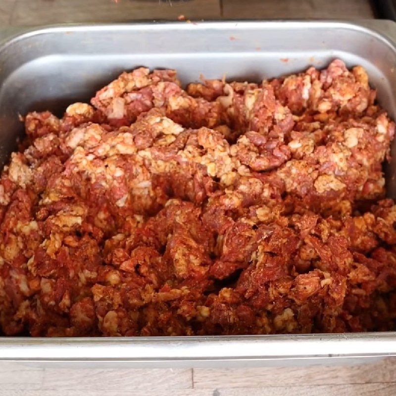 Step 3 Marinate the beef with spices Beef sausage