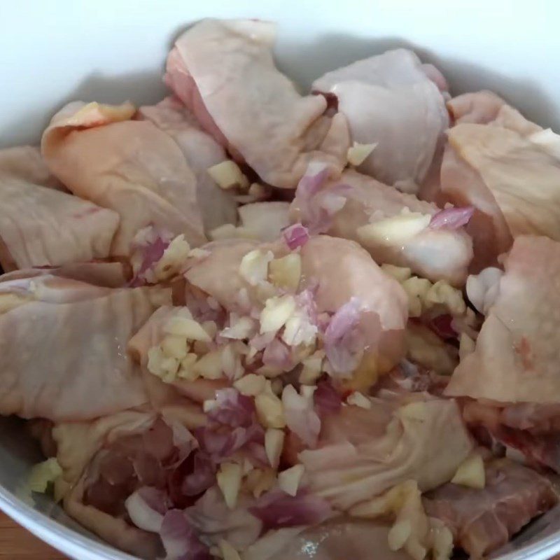 Step 2 Marinate the chicken Chicken stewed with white radish