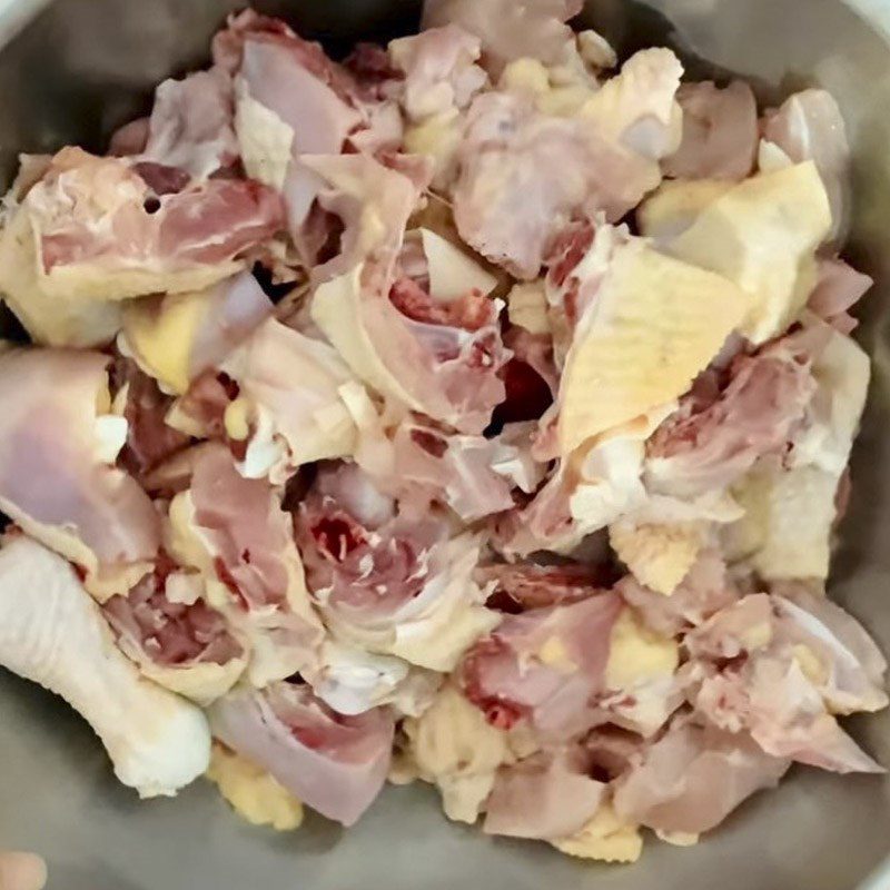 Step 1 Marinate the chicken for Braised Chicken with Shallots