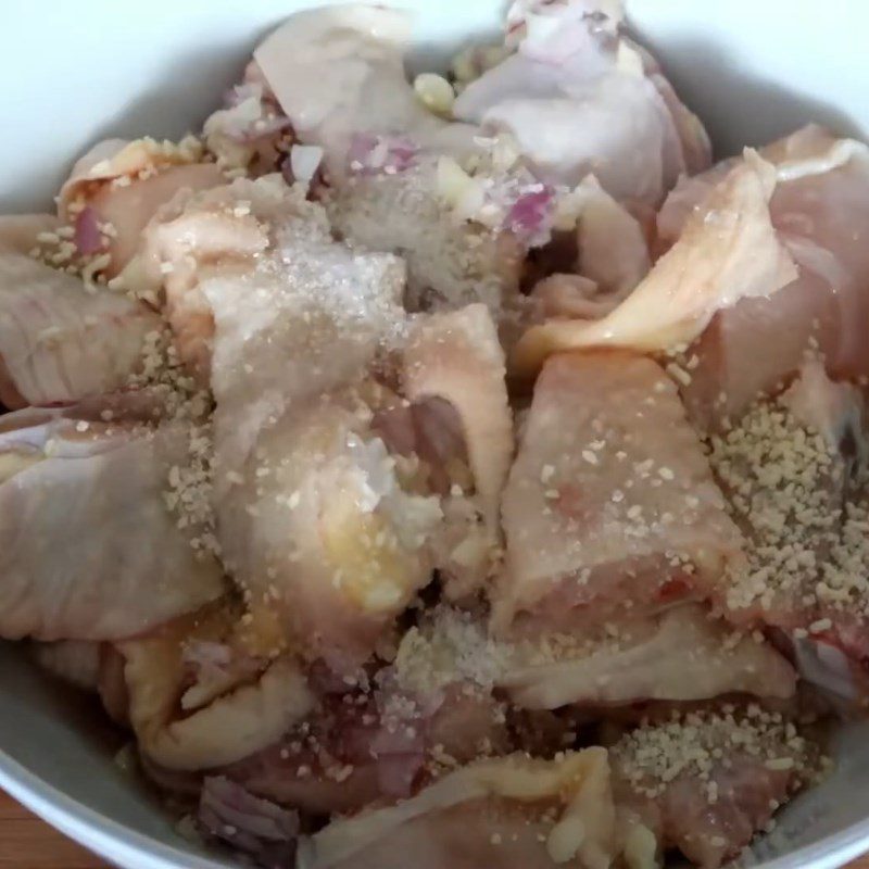 Step 2 Marinate the chicken Chicken stewed with white radish