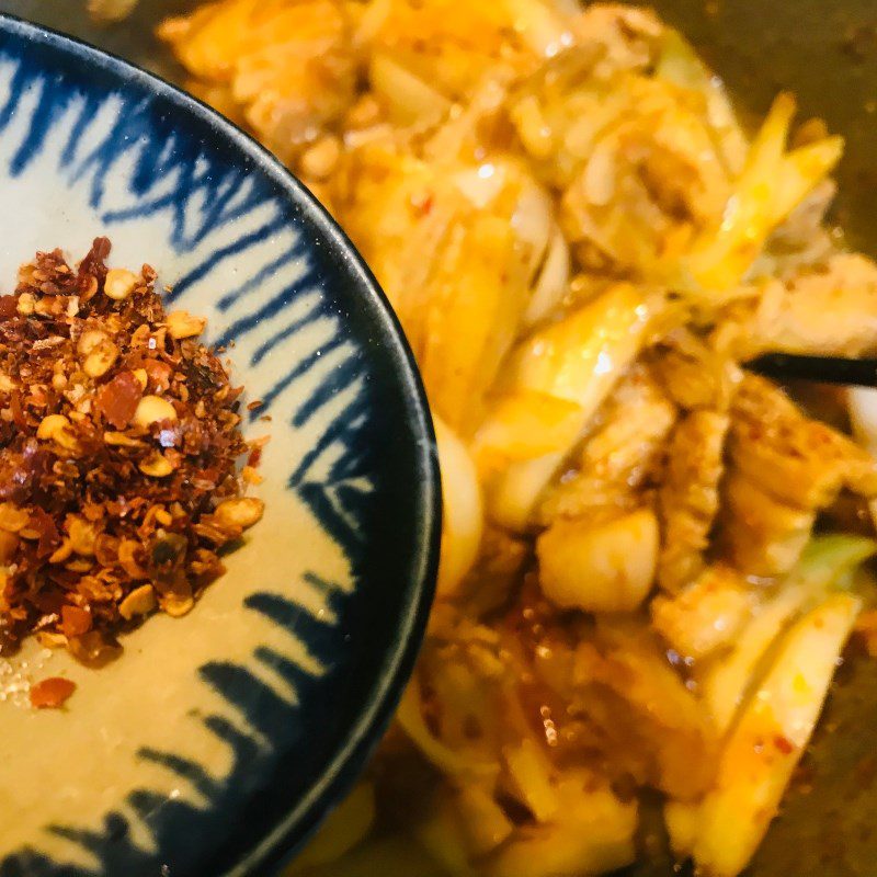 Step 3 Stir-fry meat with kimchi Pork stir-fried with kimchi