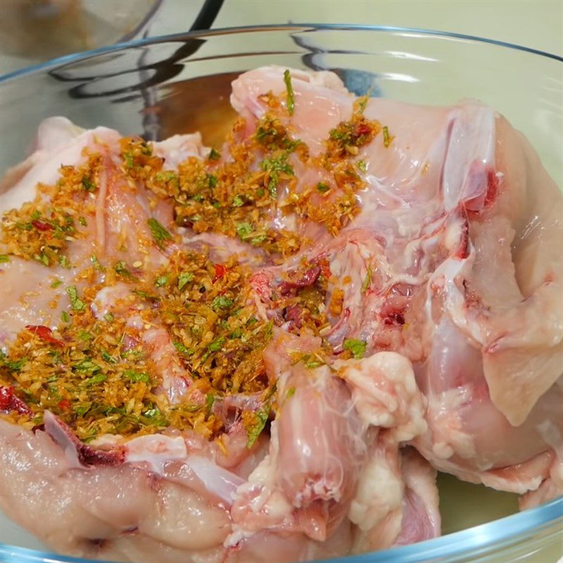 Step 3 Marinating chicken Grilled chicken with lime leaves using an air fryer