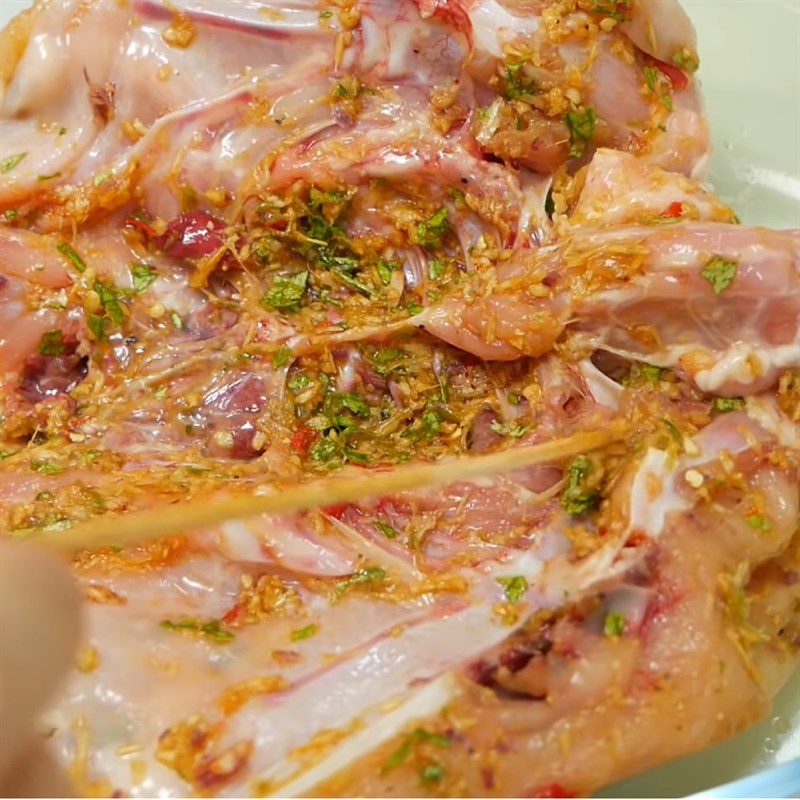 Step 3 Marinating chicken Grilled chicken with lime leaves using an air fryer