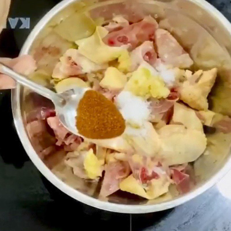 Step 1 Marinate the chicken for Braised Chicken with Shallots