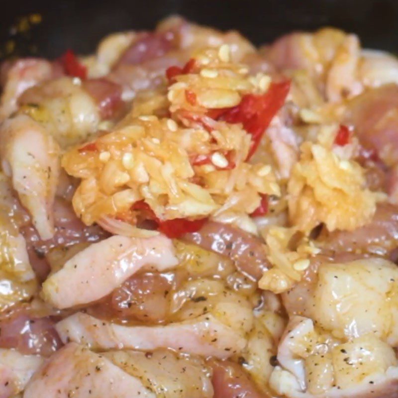 Step 2 Marinate the pork with spices Stir-fried melon with pork