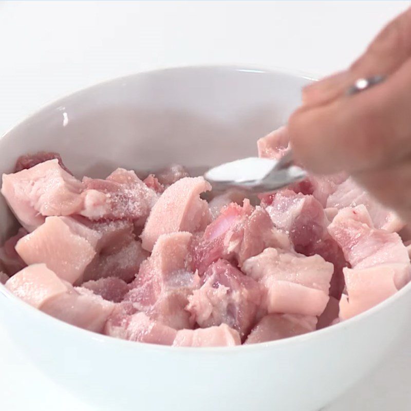 Step 3 Marinate the pork with spices Pork belly with lemon and lemongrass