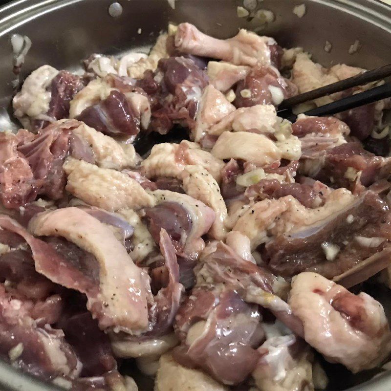 Step 2 Marinate duck meat Duck stir-fried with Vietnamese balm