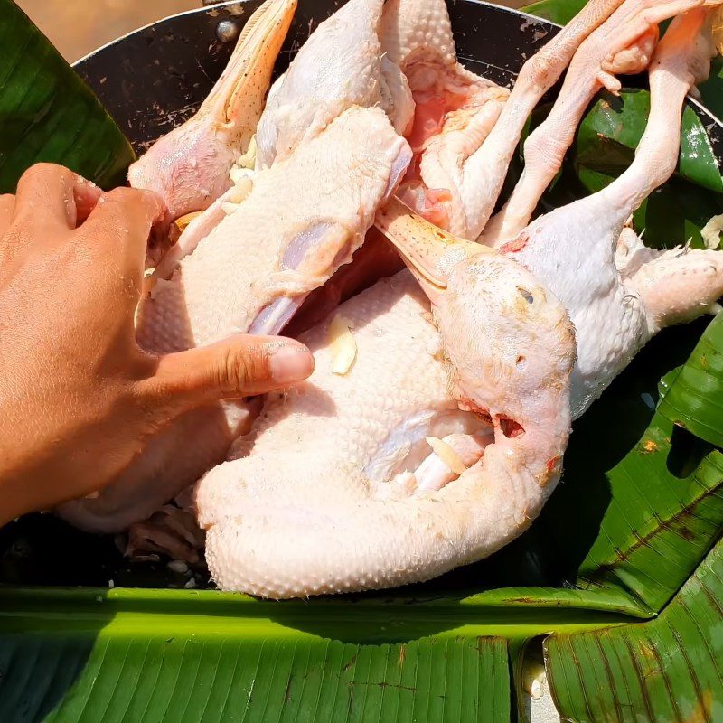 Step 2 Marinate the duck meat Spicy fried duck