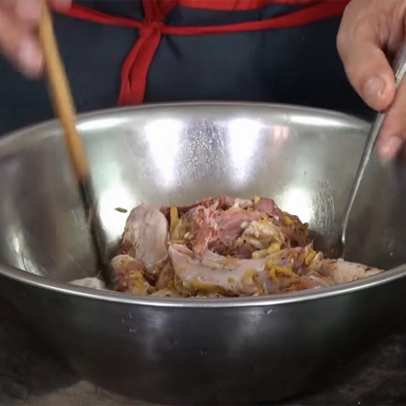 Step 3 Marinate the duck meat Duck braised with vinegar