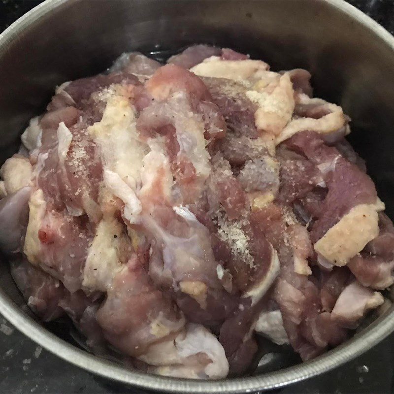 Step 2 Marinate duck meat Duck stir-fried with Vietnamese balm