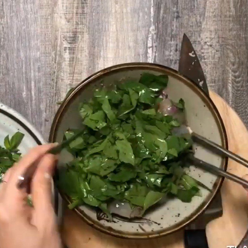 Step 3 Marinate shrimp Shrimp with basil leaves