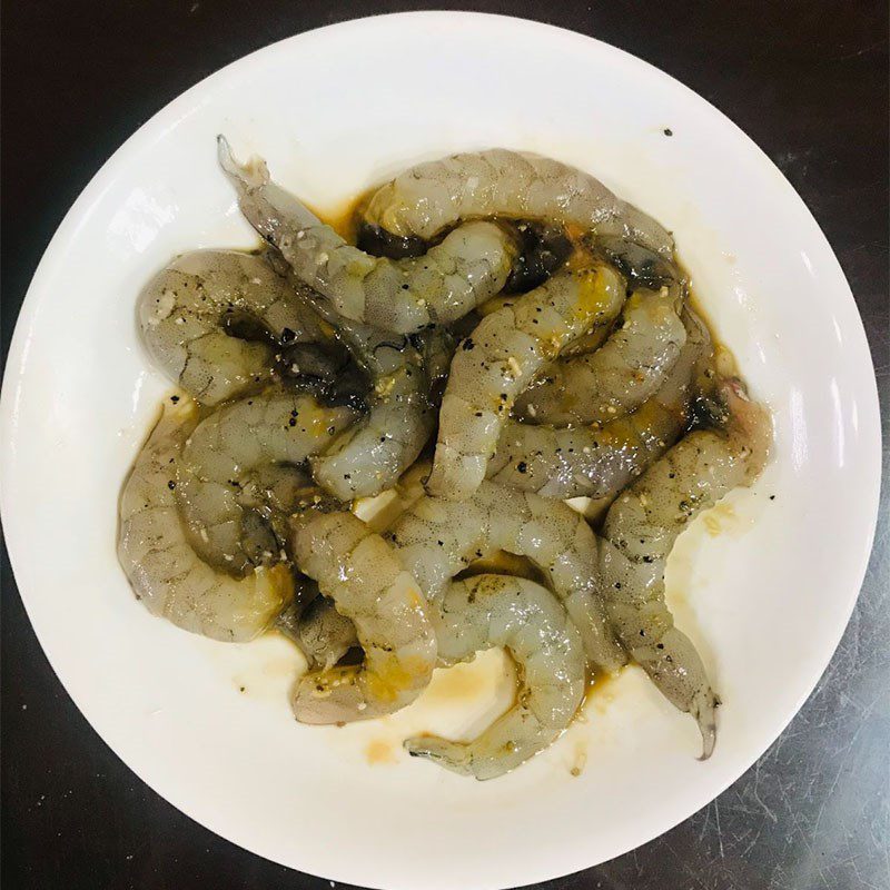 Step 2 Marinate the shrimp for stir-fried noodle