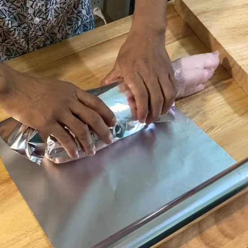 Step 4 Marinate and wrap the pork leg Crispy fried salted pork leg