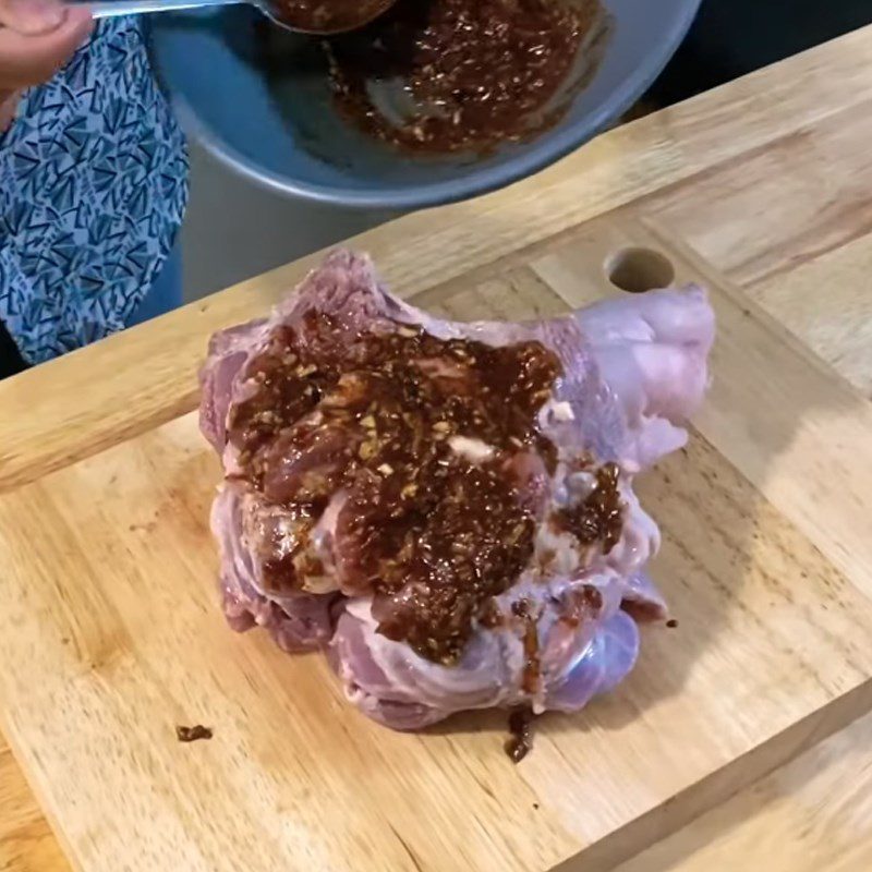 Step 4 Marinate and wrap the pork leg Crispy fried salted pork leg