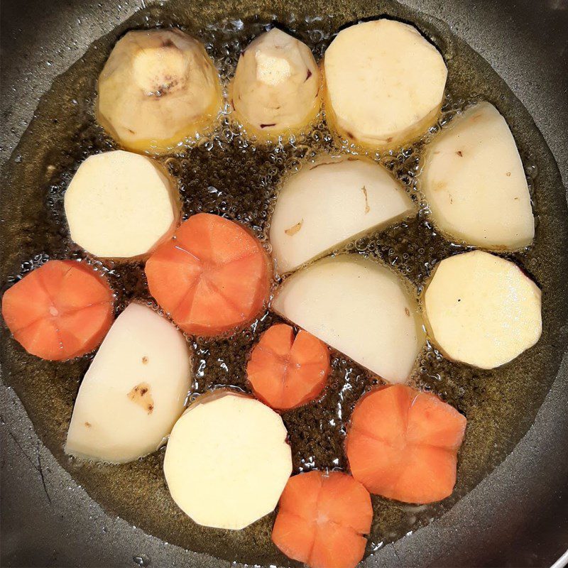 Step 2 Marinate and Fry the Ingredients Vegetarian Curry (recipe shared by user)