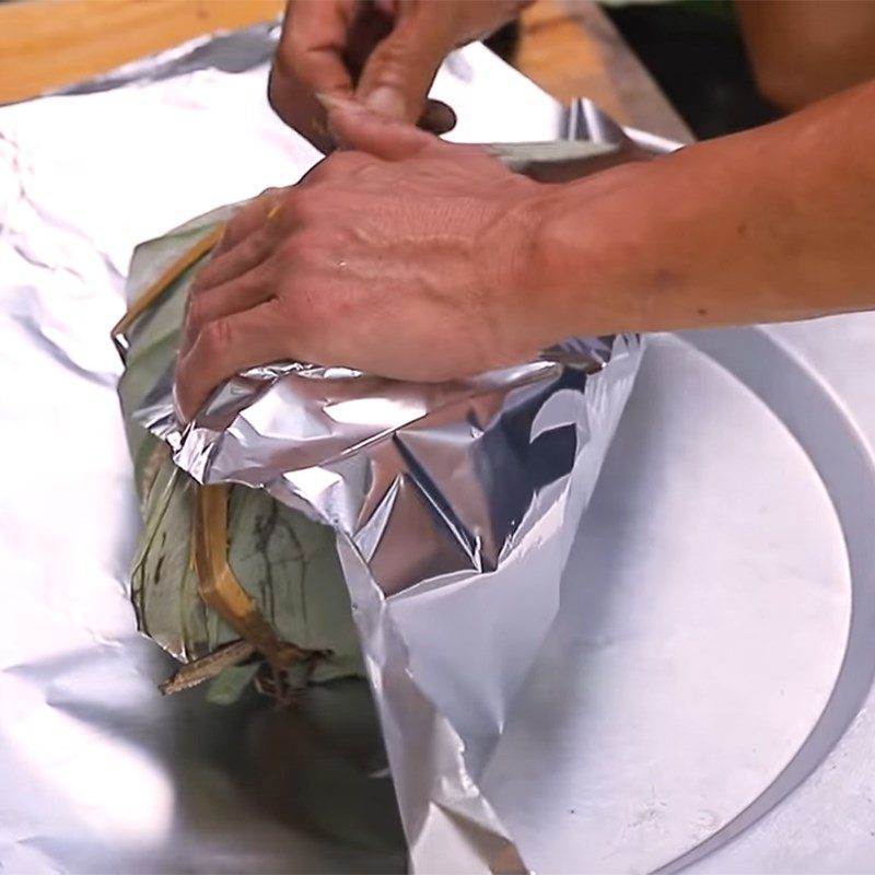 Step 3 Marinate and wrap the chicken Roasted chicken in lotus leaves