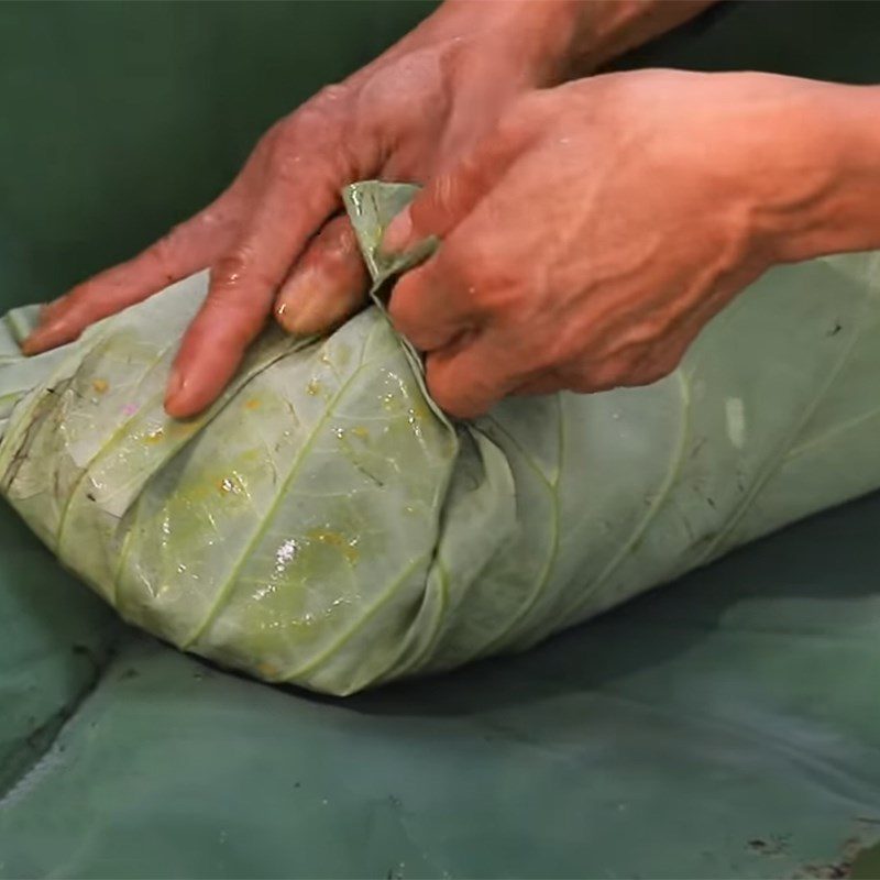 Step 3 Marinate and wrap the chicken Roasted chicken in lotus leaves