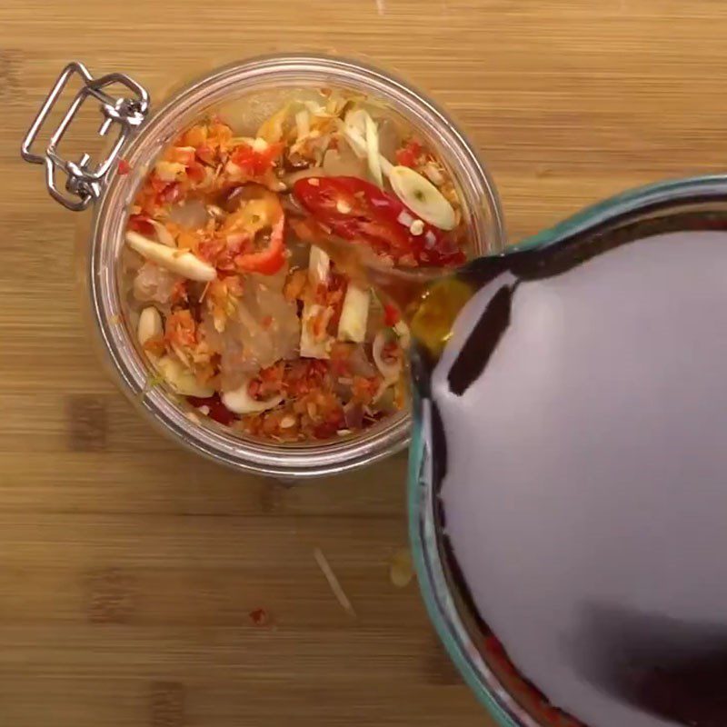 Step 4 Marinate and soak the beef tendon Beef tendon soaked with lemongrass and chili