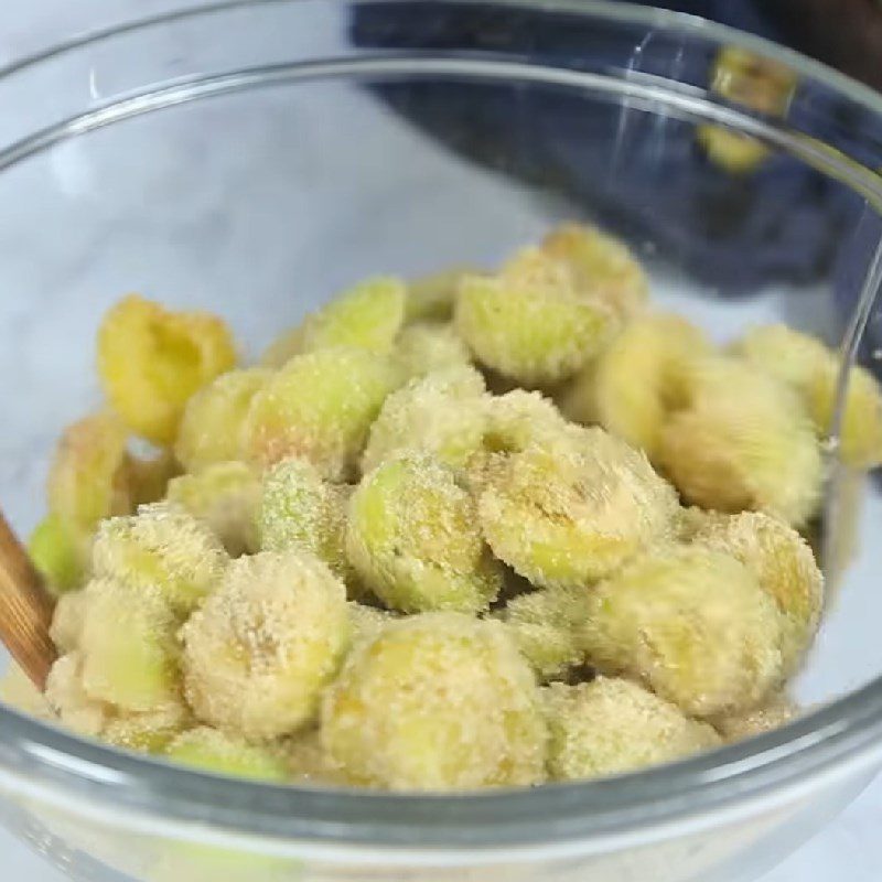 Step 2 Marinate and Soak the Apricots for Sugar-coated Apricot Jam