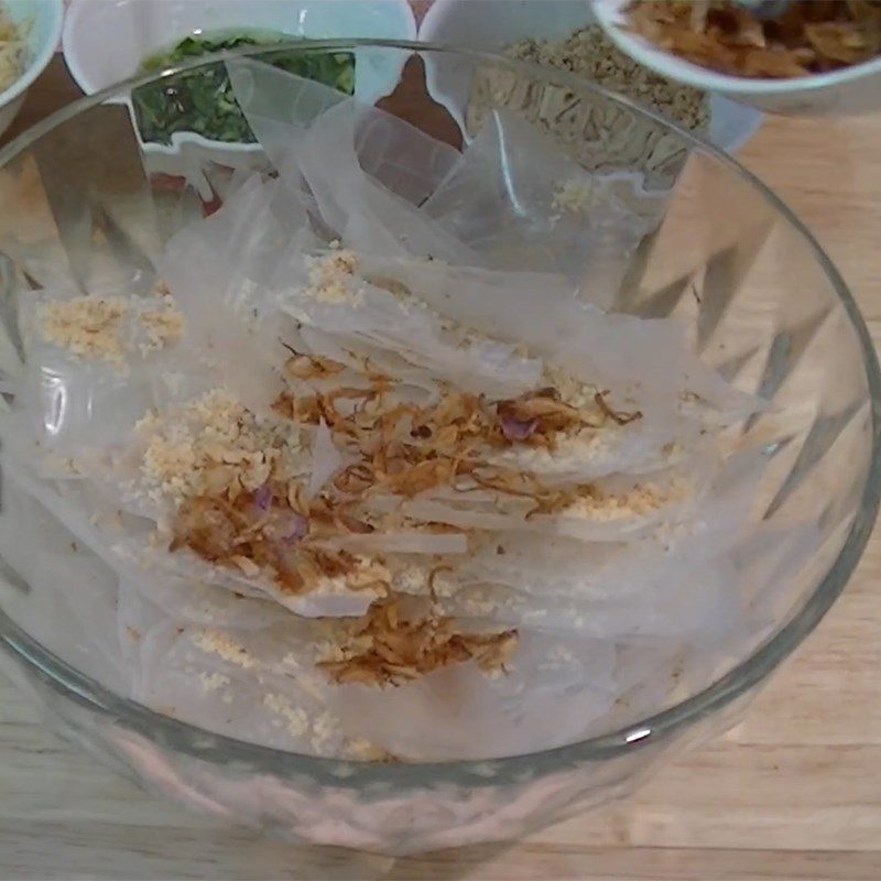 Step 2 Marinate and mix the rice paper Fried Rice Paper with Pork Floss and Fried Onions